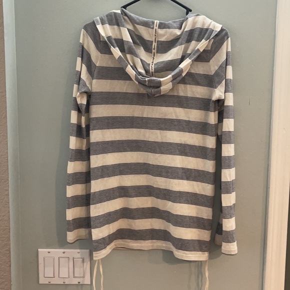 Cute Roxy pull over - Picture 15 of 16